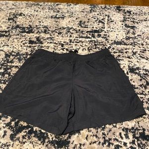 Columbia shorts women’s size med black draw string